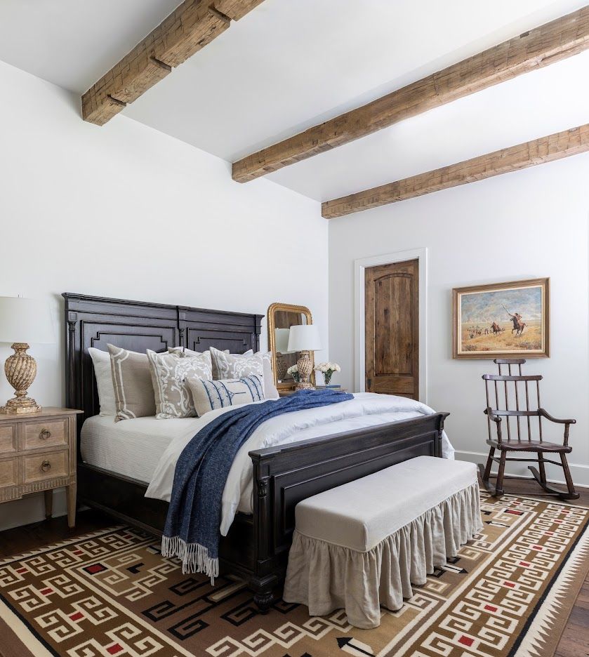A guest bedroom at Texsix Ranch